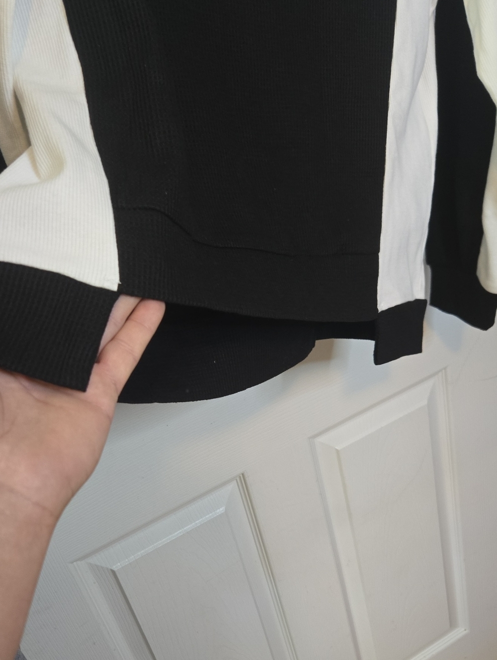 Colorblock Raglan Sweatshirt - Black & White - Picture 4 of 4